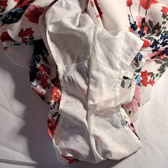 CUPCAKES & CASHMERE Kirei Romper PLAYSUIT Size 4 floral SILKY SOFT PREPPY BEACH - Picture 11 of 13